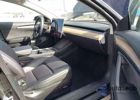 2022 Tesla Model 3 Performance Dual Motor All-Wheel Drive z USA, uszkodzony, nr VIN 5YJ3E1EC2NF204668